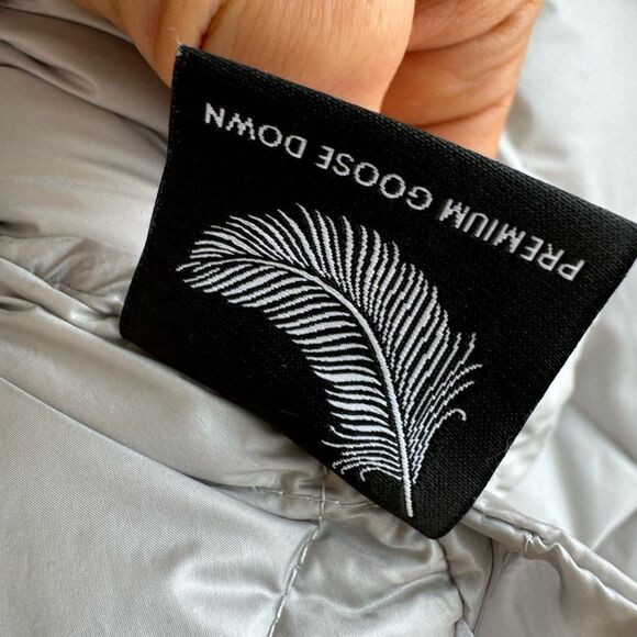 NWT Aritzia TNA Archive Quilted Premium Goose Down Gray Chrome Coat Size XS - Picture 12 of 12